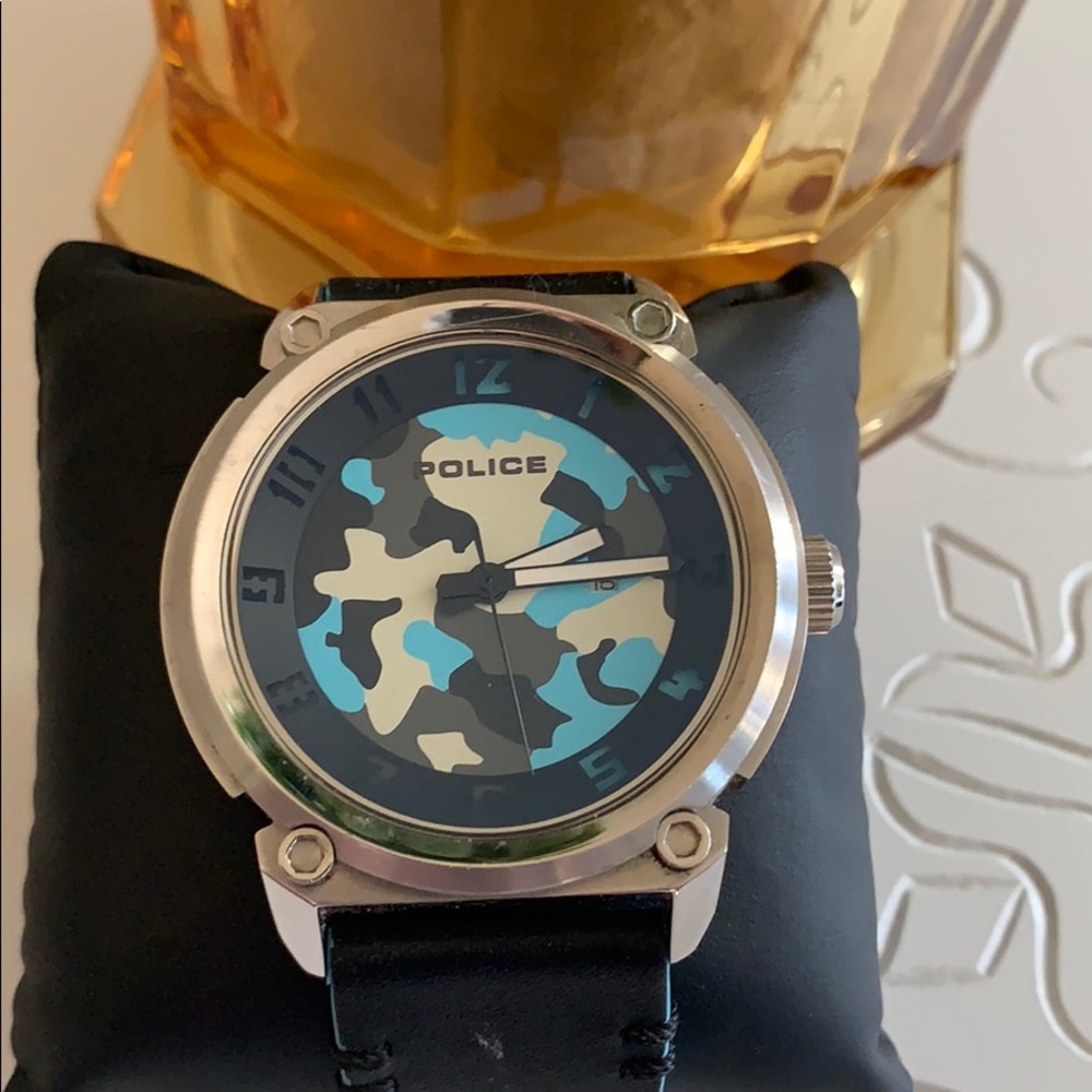 Police brand watch